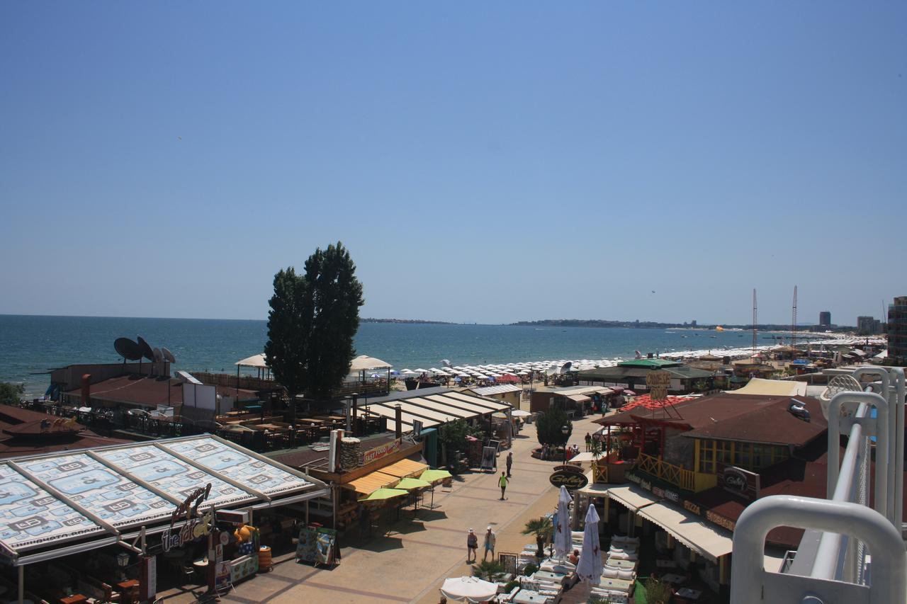 Hotel Largo Pantai Sunny Bagian luar foto