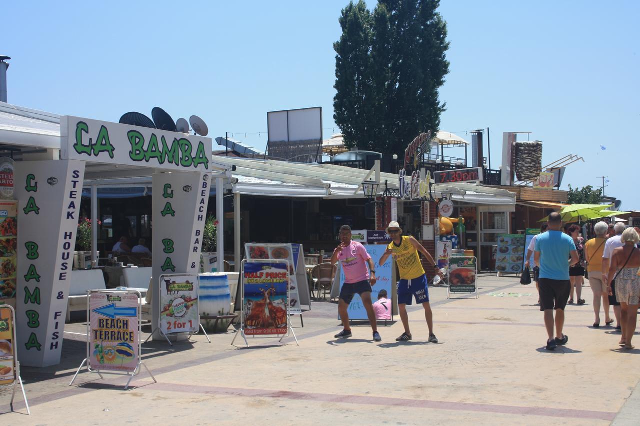 Hotel Largo Pantai Sunny Bagian luar foto